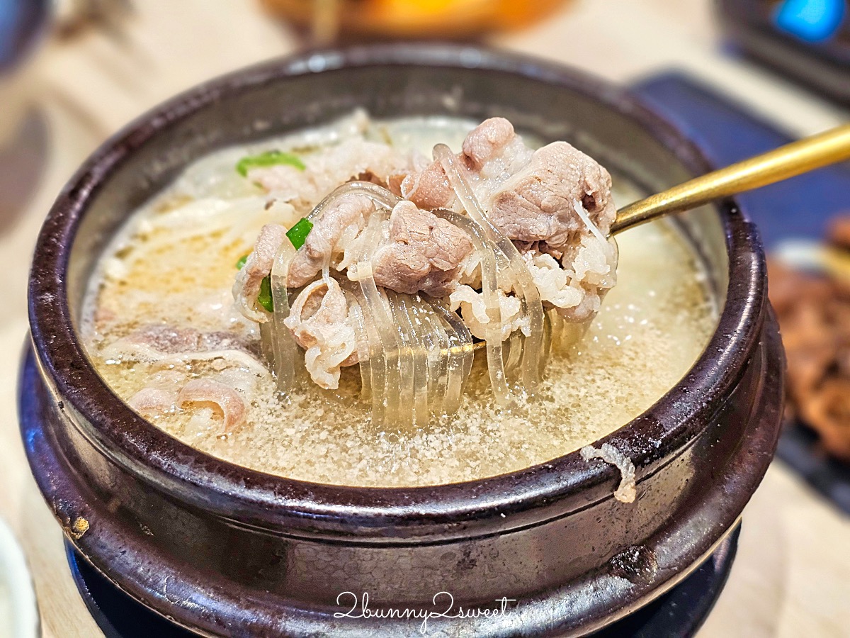 信義區美食「梨谷韓式鐵板炭火烤肉」信義ATT必吃韓式料理餐廳，小菜無限吃到飽 @兔兒毛毛姊妹花