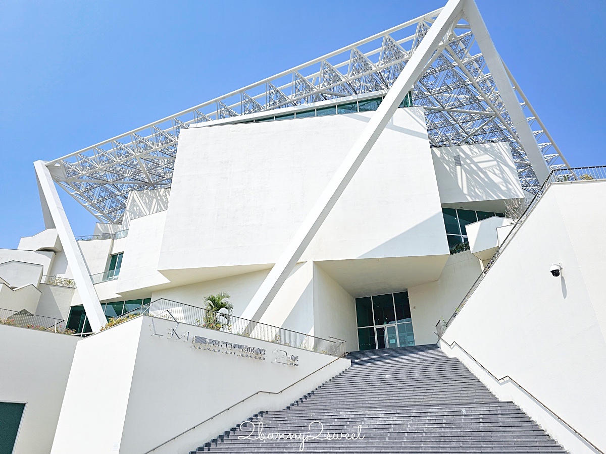 台南咖啡廳「南美春室 The POOL」台南美術館二館仙氣爆棚純白玻璃屋咖啡廳 @兔兒毛毛姊妹花