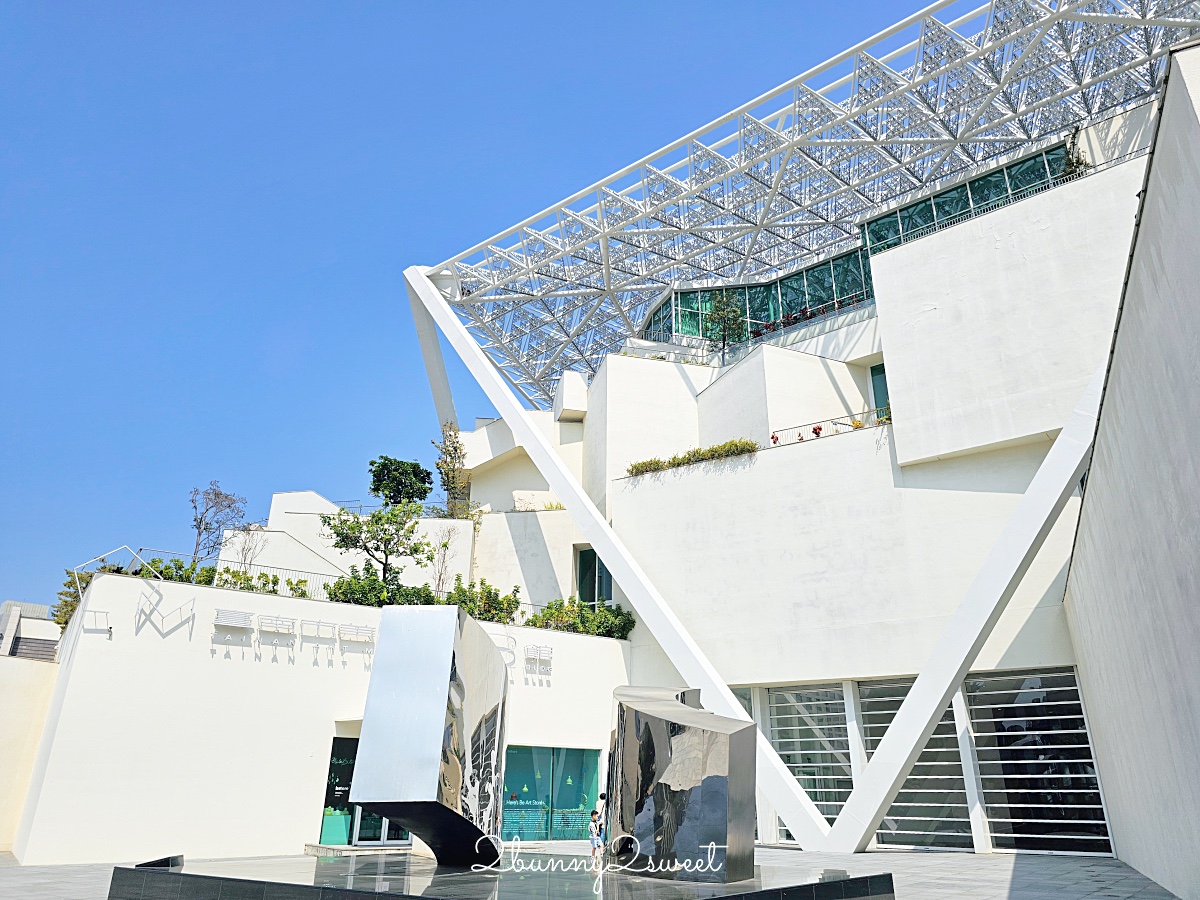 台南咖啡廳「南美春室 The POOL」台南美術館二館仙氣爆棚純白玻璃屋咖啡廳 @兔兒毛毛姊妹花