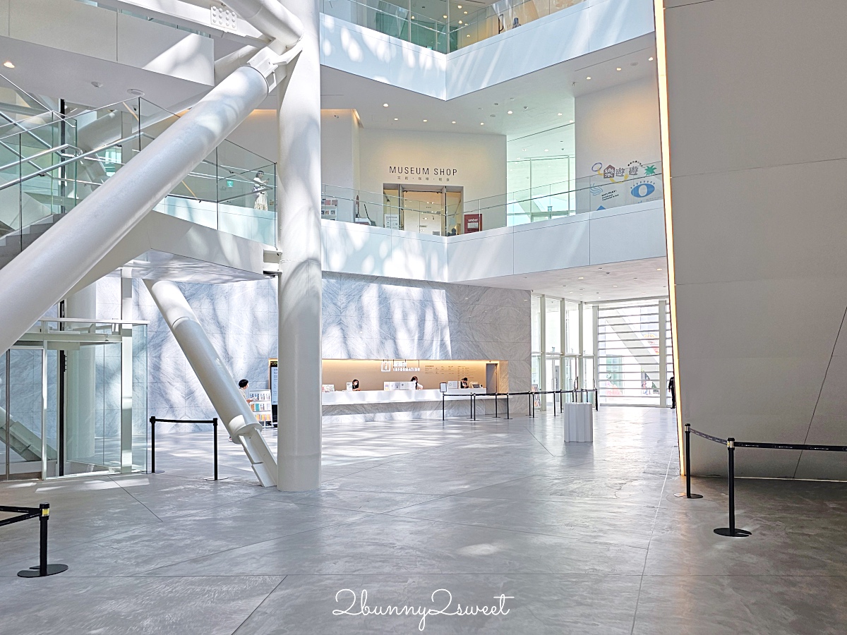 台南咖啡廳「南美春室 The POOL」台南美術館二館仙氣爆棚純白玻璃屋咖啡廳 @兔兒毛毛姊妹花
