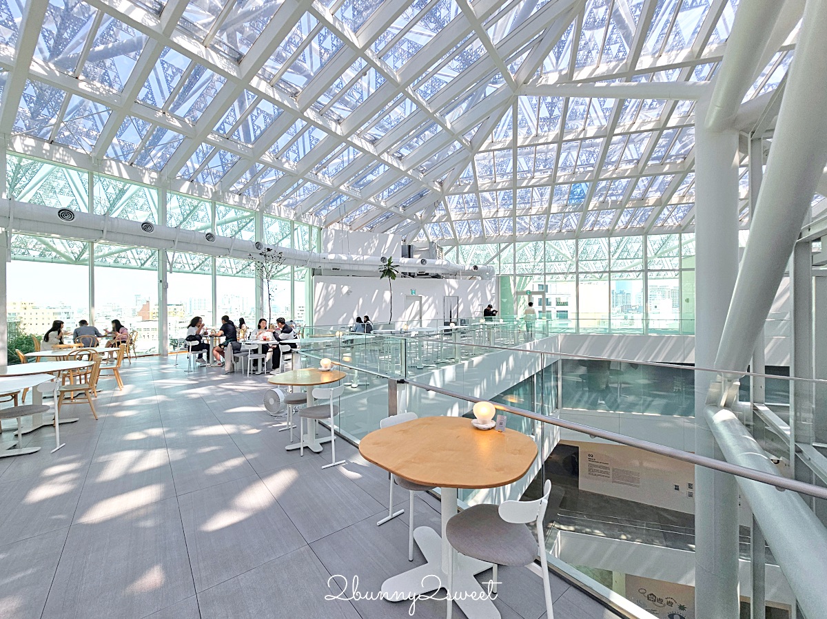 台南咖啡廳「南美春室 The POOL」台南美術館二館仙氣爆棚純白玻璃屋咖啡廳 @兔兒毛毛姊妹花