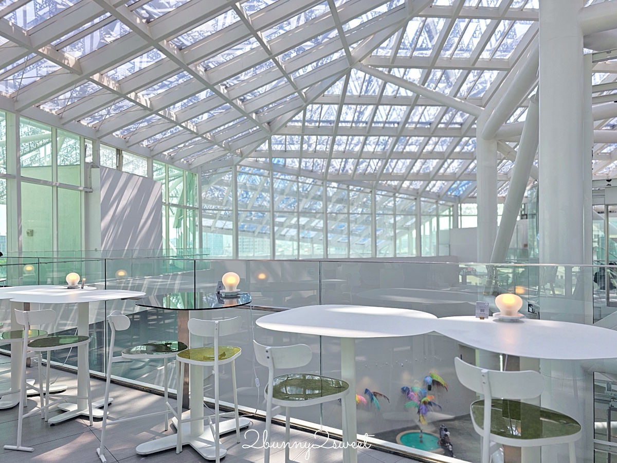 台南咖啡廳「南美春室 The POOL」台南美術館二館仙氣爆棚純白玻璃屋咖啡廳 @兔兒毛毛姊妹花