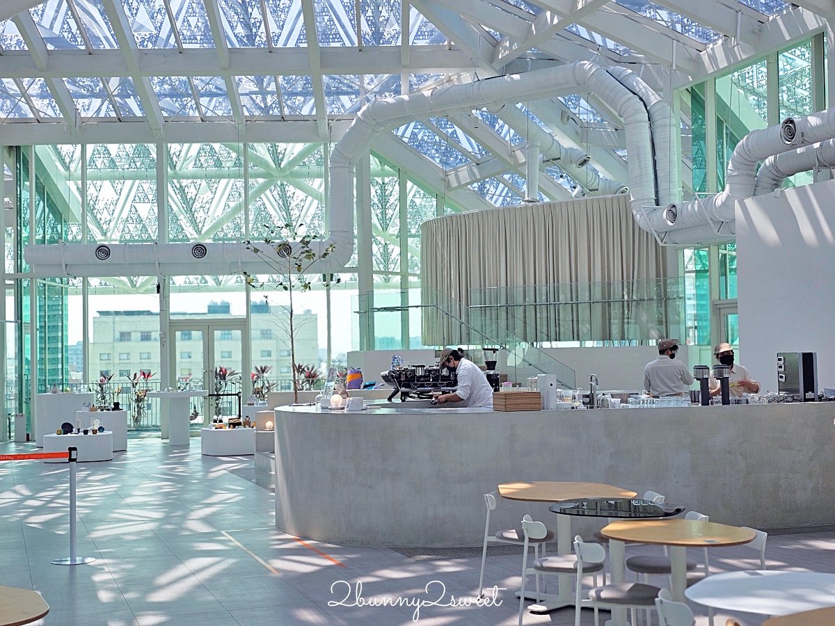台南咖啡廳「南美春室 The POOL」台南美術館二館仙氣爆棚純白玻璃屋咖啡廳 @兔兒毛毛姊妹花