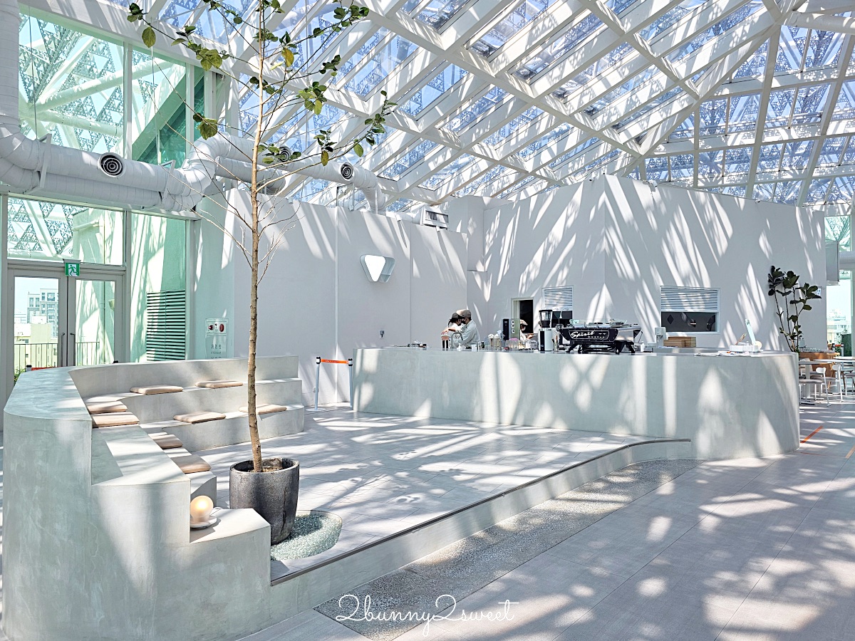台南咖啡廳「南美春室 The POOL」台南美術館二館仙氣爆棚純白玻璃屋咖啡廳 @兔兒毛毛姊妹花