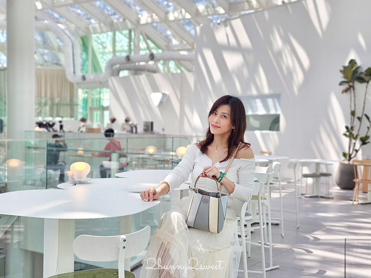 台南咖啡廳「南美春室 The POOL」台南美術館二館仙氣爆棚純白玻璃屋咖啡廳 @兔兒毛毛姊妹花