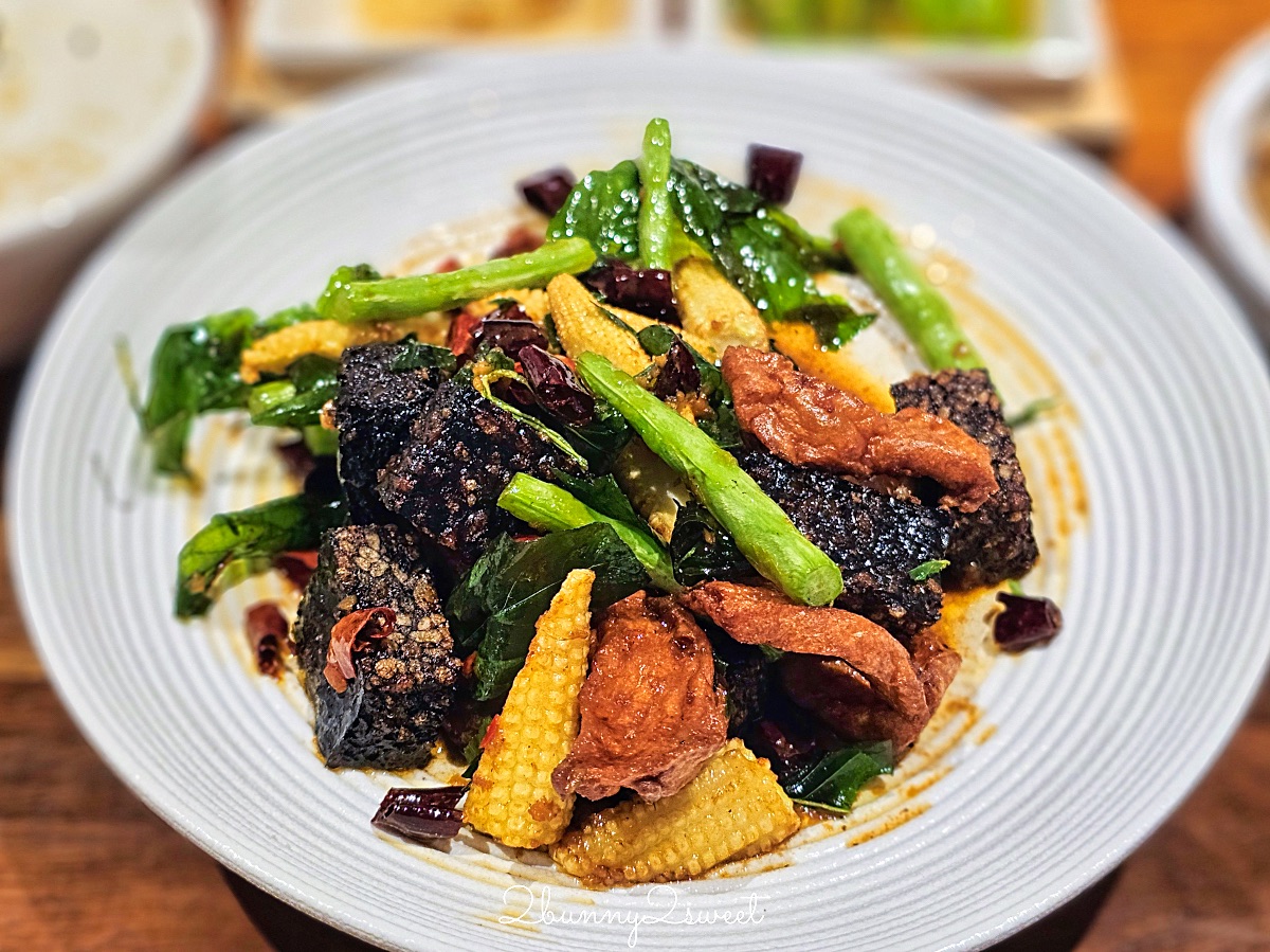 小巨蛋美食「十二月 粥品 茶飲 私房菜」黃仁勳也愛的豪華版清粥小菜餐廳，喝茶聊天吃宵夜好地方 @兔兒毛毛姊妹花