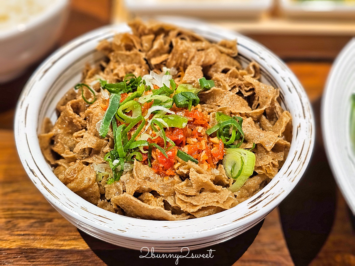 小巨蛋美食「十二月 粥品 茶飲 私房菜」黃仁勳也愛的豪華版清粥小菜餐廳，喝茶聊天吃宵夜好地方 @兔兒毛毛姊妹花
