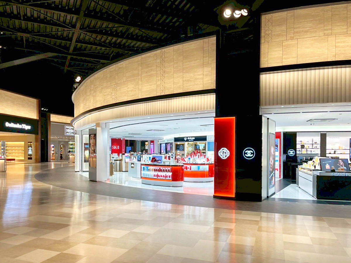 九州福岡購物「福岡機場免稅店」2025盛大改裝重新開幕!! 必逛重點 / 95折優惠券分享 @兔兒毛毛姊妹花