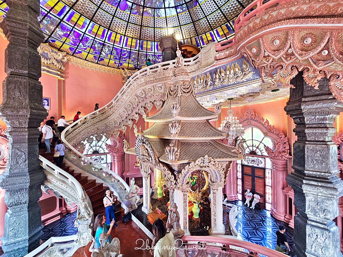 曼谷景點「三頭象神博物館 Erawan Museum」夢幻好拍粉紅寺廟，拍泰服網美照熱門景點 @兔兒毛毛姊妹花