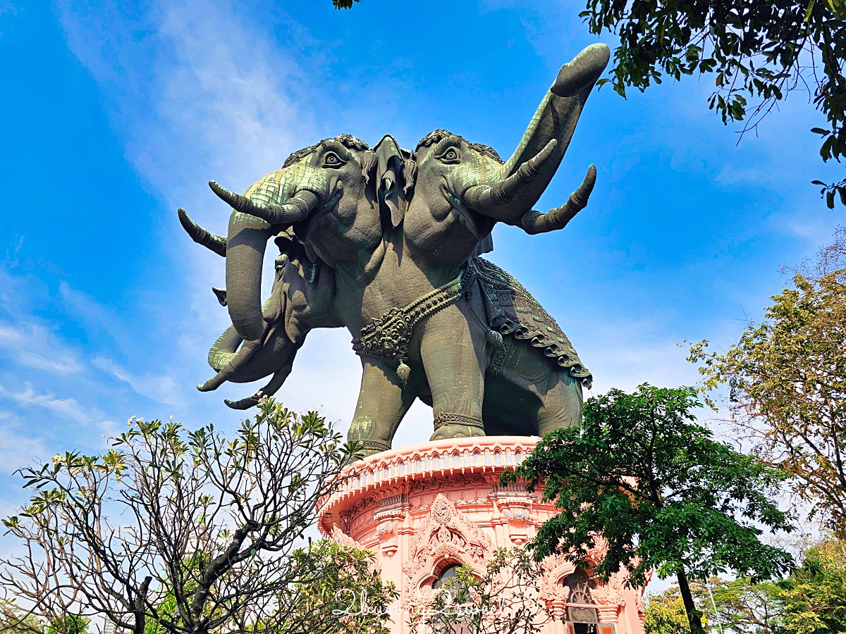 曼谷景點「三頭象神博物館 Erawan Museum」夢幻好拍粉紅寺廟，拍泰服網美照熱門景點 @兔兒毛毛姊妹花