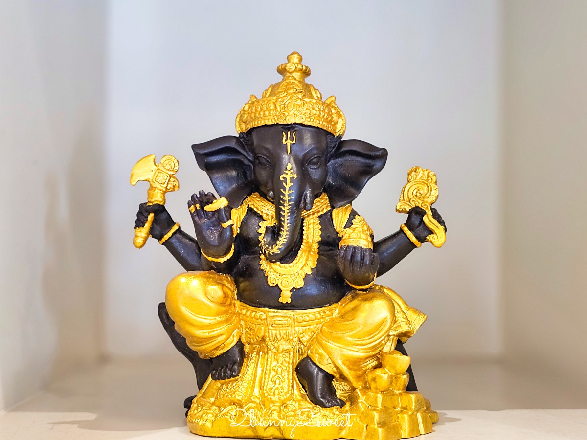曼谷景點「三頭象神博物館 Erawan Museum」夢幻好拍粉紅寺廟，拍泰服網美照熱門景點 @兔兒毛毛姊妹花