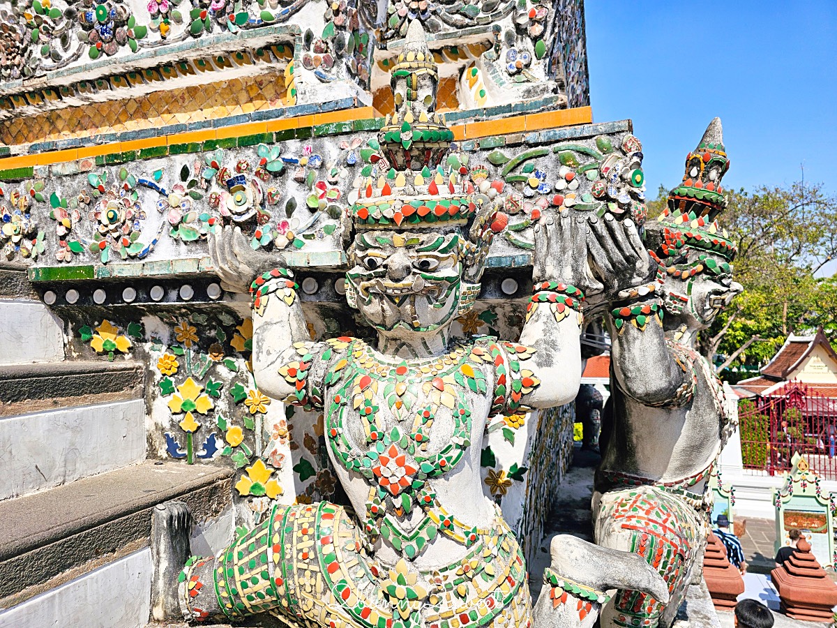 曼谷景點「鄭王廟」泰版艾菲爾鐵塔黎明寺神好拍網美景點，租泰服拍照更對味 @兔兒毛毛姊妹花