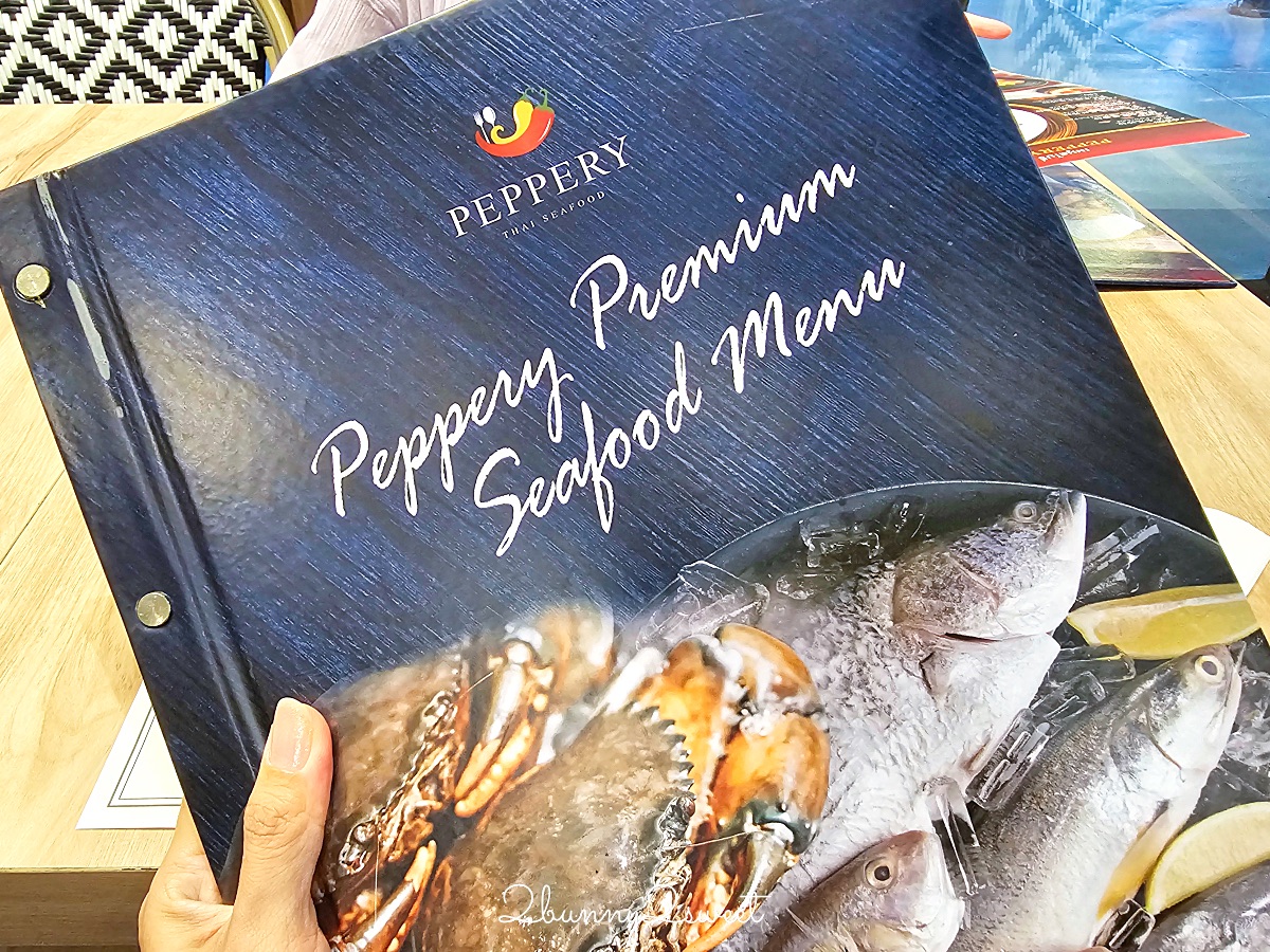 曼谷美食「Peppery Thai Bistro」河濱碼頭夜市必吃泰式海鮮餐廳 吹冷氣吃咖哩蟹超滿足 @兔兒毛毛姊妹花