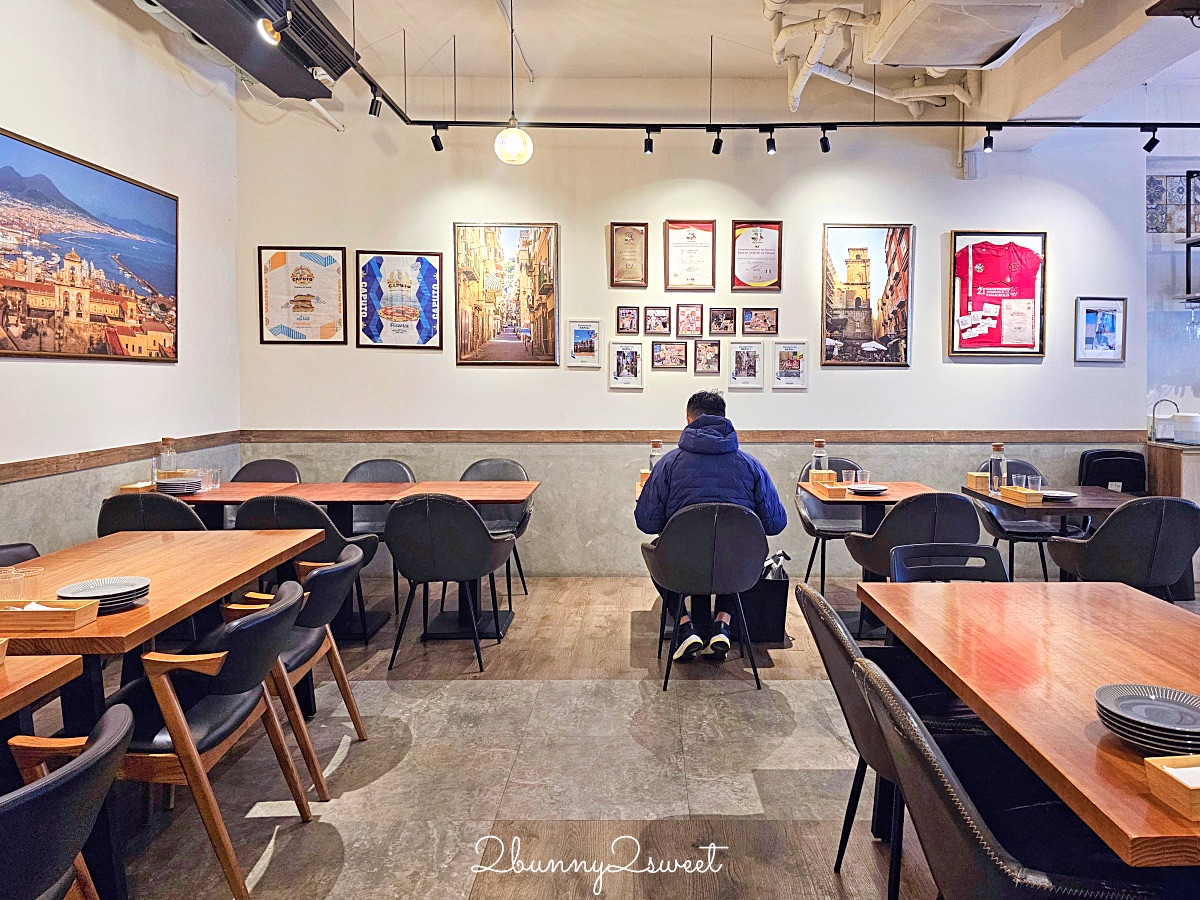 小巨蛋美食「Gira Pizza 旋轉披薩」藏身巷弄的正宗拿坡里窯烤比薩  Q脆餅皮是靈魂 @兔兒毛毛姊妹花