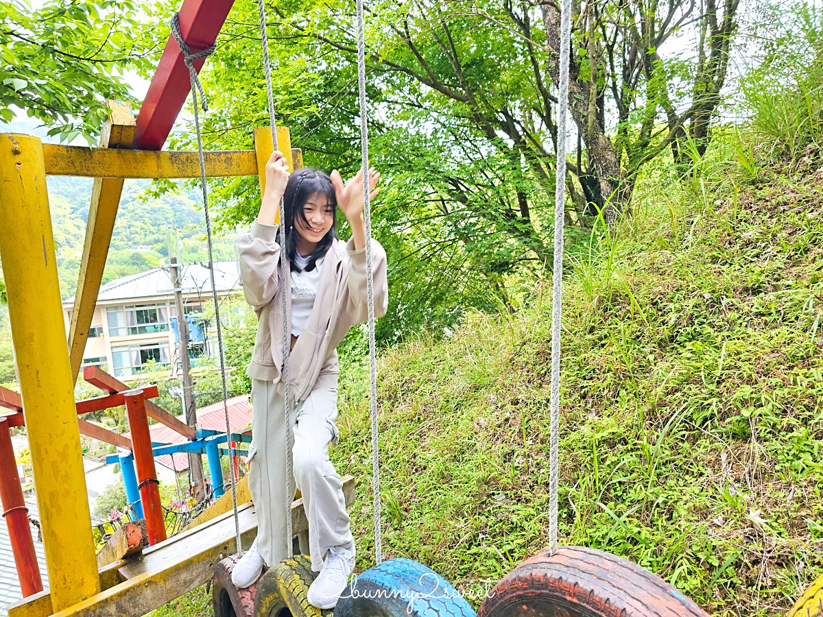 平溪景點「河灣渡假村」十分瀑布旁的體能挑戰樂園，無動力遊具、空中腳踏車太好玩 @兔兒毛毛姊妹花