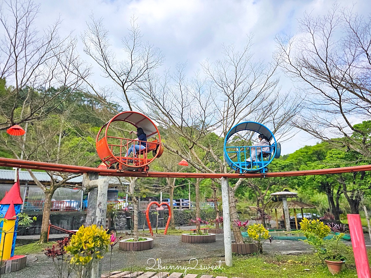 平溪景點「河灣渡假村」十分瀑布旁的體能挑戰樂園，無動力遊具、空中腳踏車太好玩 @兔兒毛毛姊妹花