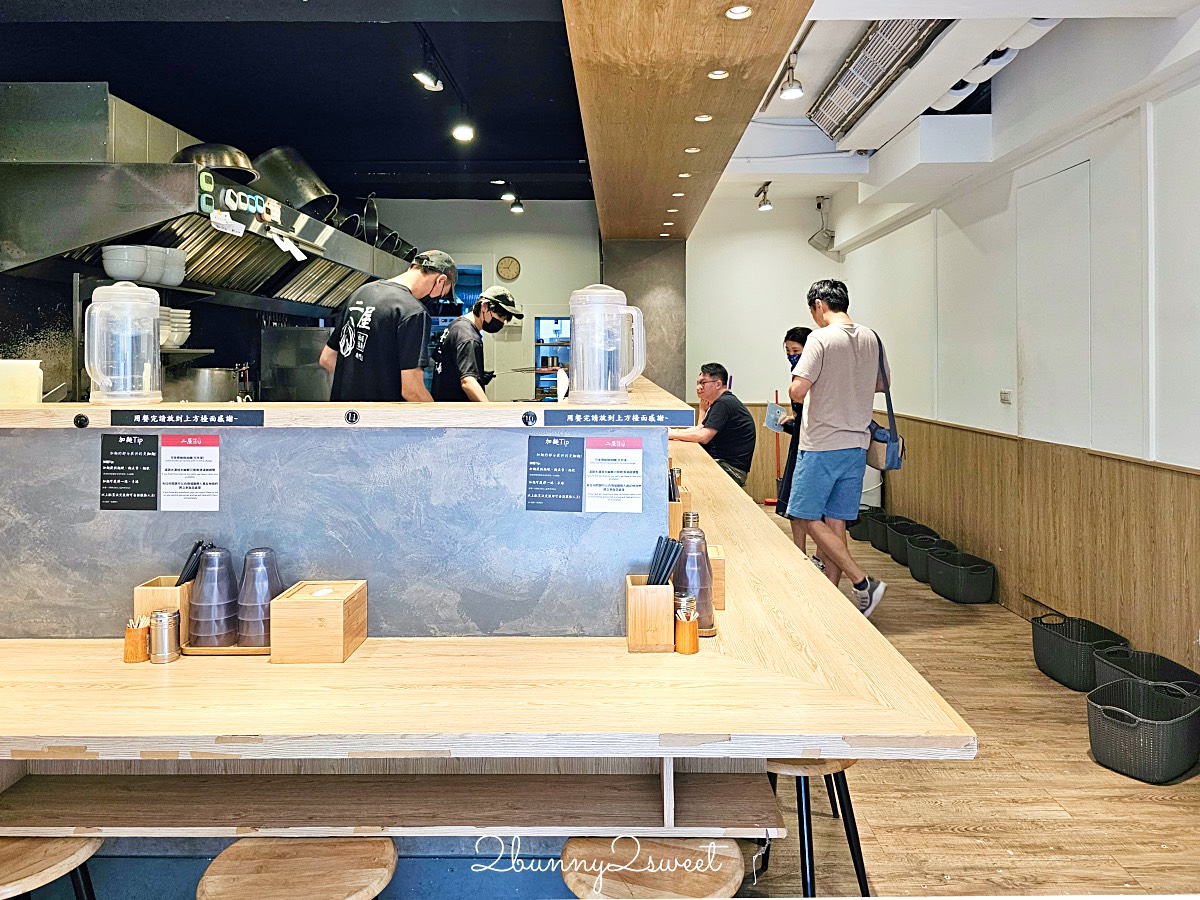 中山站美食「二屋牡蠣拉麵」赤峰街超濃郁牡蠣湯頭日式拉麵，無限加麵吃到飽太佛心 @兔兒毛毛姊妹花