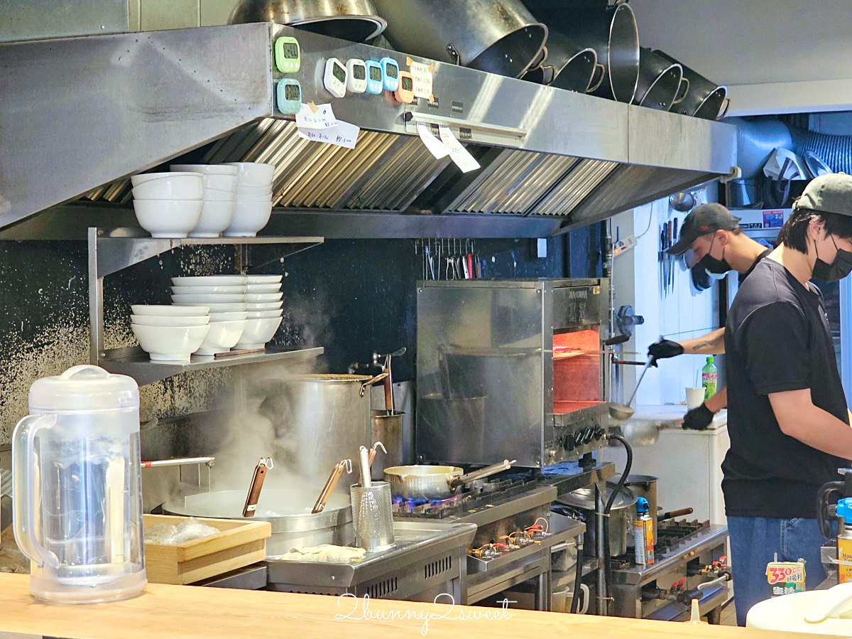 中山站美食「二屋牡蠣拉麵」赤峰街超濃郁牡蠣湯頭日式拉麵，無限加麵吃到飽太佛心 @兔兒毛毛姊妹花