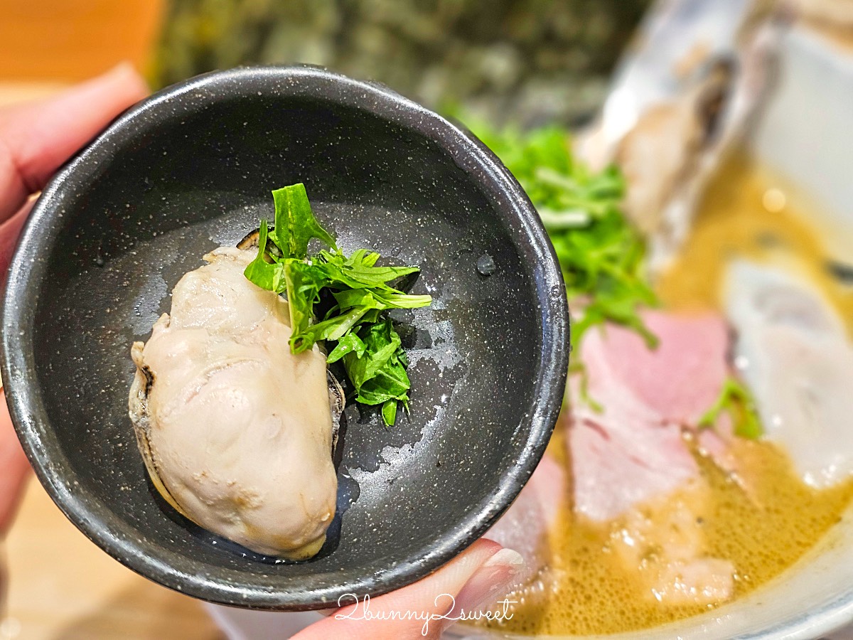 中山站美食「二屋牡蠣拉麵」赤峰街超濃郁牡蠣湯頭日式拉麵，無限加麵吃到飽太佛心 @兔兒毛毛姊妹花