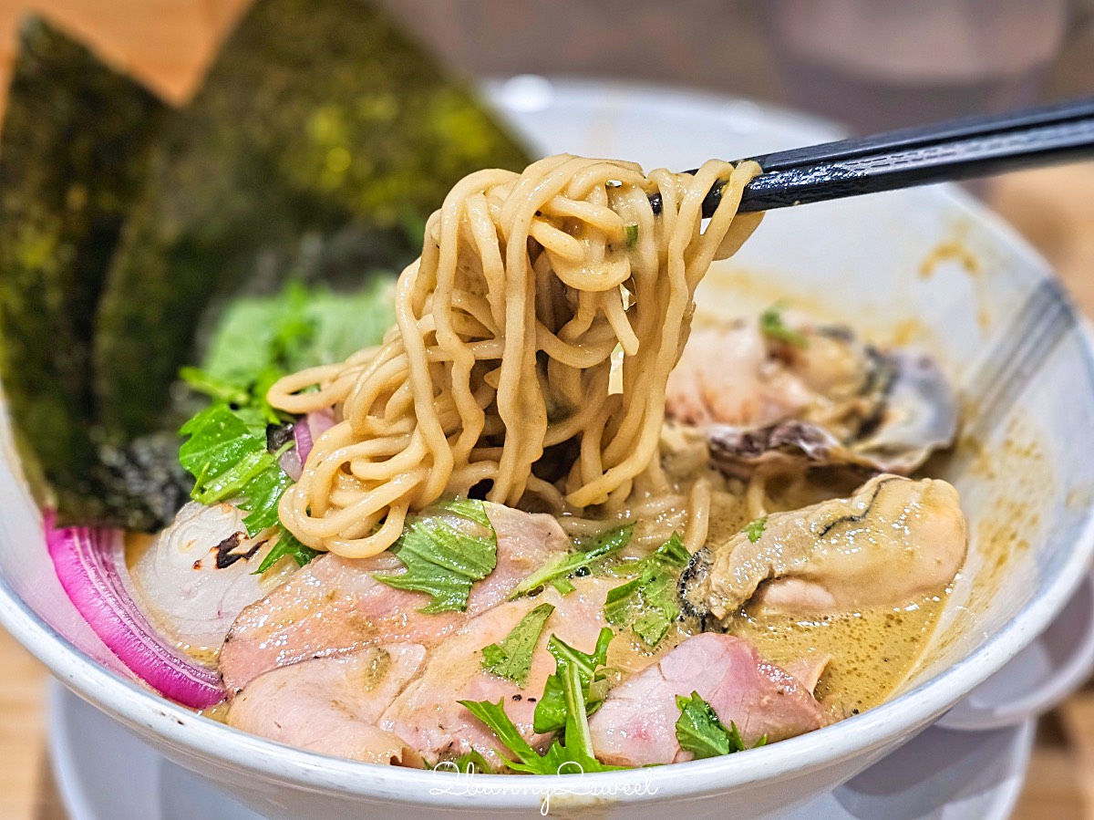 中山站美食「二屋牡蠣拉麵」赤峰街超濃郁牡蠣湯頭日式拉麵，無限加麵吃到飽太佛心 @兔兒毛毛姊妹花