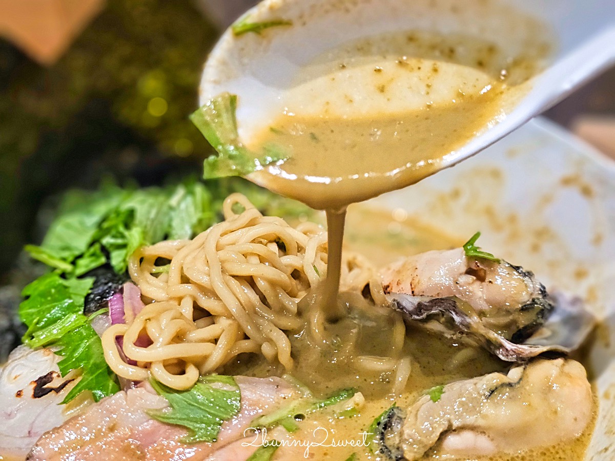 中山站美食「二屋牡蠣拉麵」赤峰街超濃郁牡蠣湯頭日式拉麵，無限加麵吃到飽太佛心 @兔兒毛毛姊妹花
