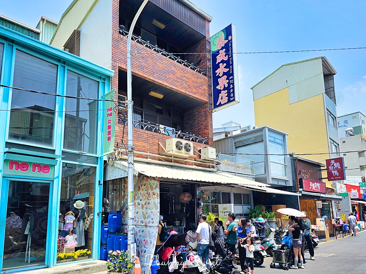 台南景點「泰成水果店」正興街老字號冰店，直接用哈密瓜當碗的浮誇冰品超吸睛 @兔兒毛毛姊妹花