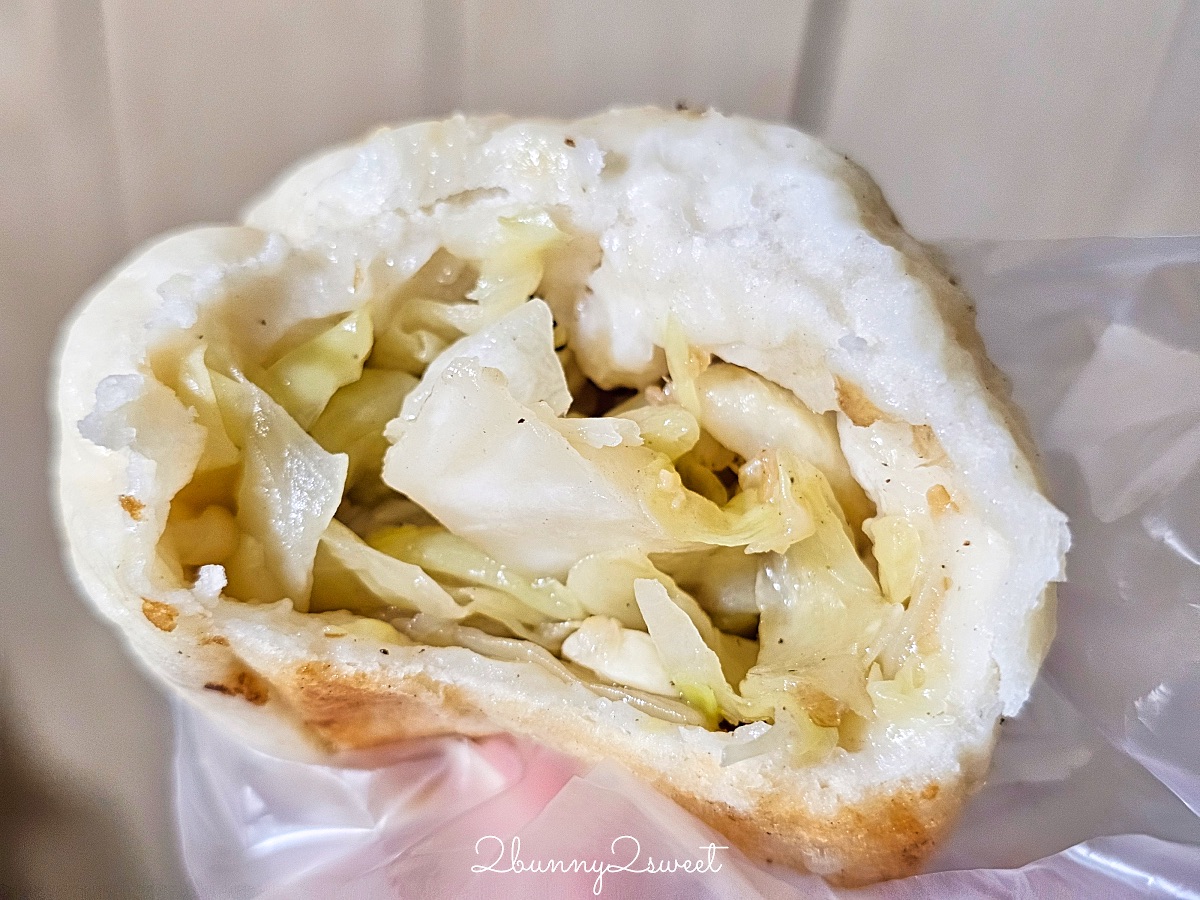 士林夜市美食「大上海生煎包」排隊也要吃的老字號生煎包，三種口味一顆20元買十送一 @兔兒毛毛姊妹花