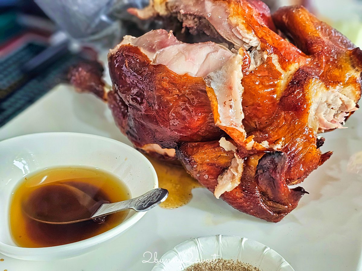 宜蘭美食【大仁哥蔗香脆皮桶仔雞-宜蘭旗艦店】秒殺烤雞餐車唯一實體餐廳 排隊拍翻也要吃 @兔兒毛毛姊妹花