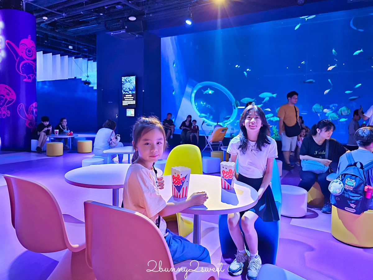 沖繩親子景點推薦｜DMM Kariyushi 水族館：結合數位科技、互動體驗與2025全新動物園區 @兔兒毛毛姊妹花