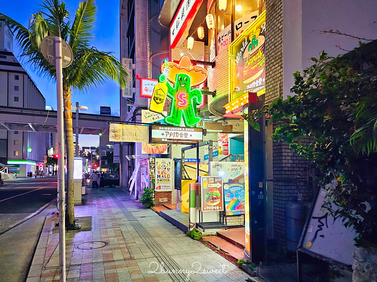 沖繩國際通【Sand&#8217;s Diner】霓虹復古美式氛圍美墨漢堡餐廳，苦瓜漢堡、塔可飯必吃 @兔兒毛毛姊妹花