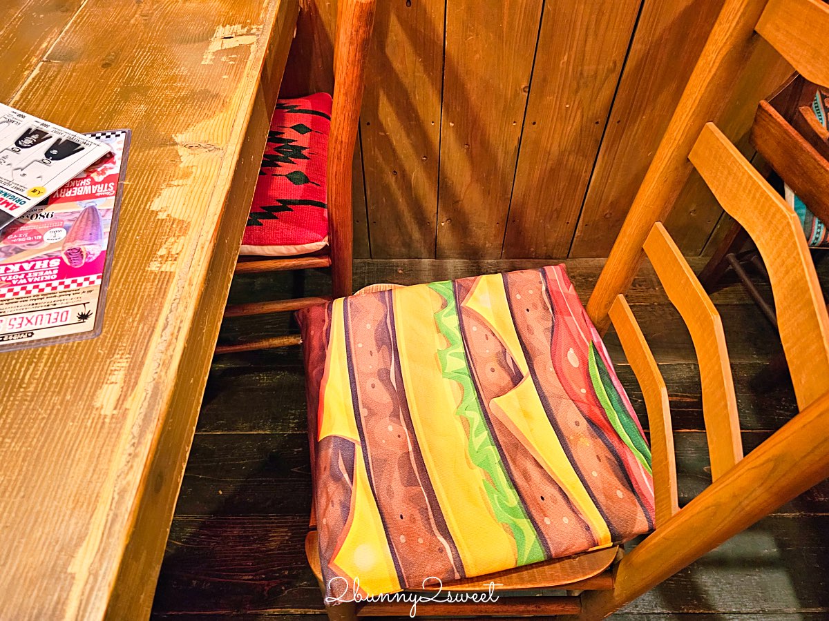 沖繩國際通【Sand&#8217;s Diner】霓虹復古美式氛圍美墨漢堡餐廳，苦瓜漢堡、塔可飯必吃 @兔兒毛毛姊妹花