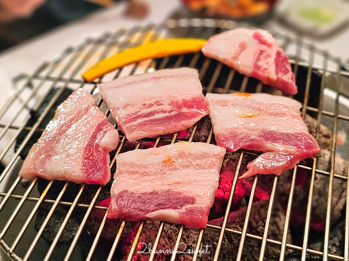 日本沖繩【炭火焼肉専門店 牛皇】和牛高級燒肉餐廳：極致奢華的頂級燒肉饗宴 @兔兒毛毛姊妹花