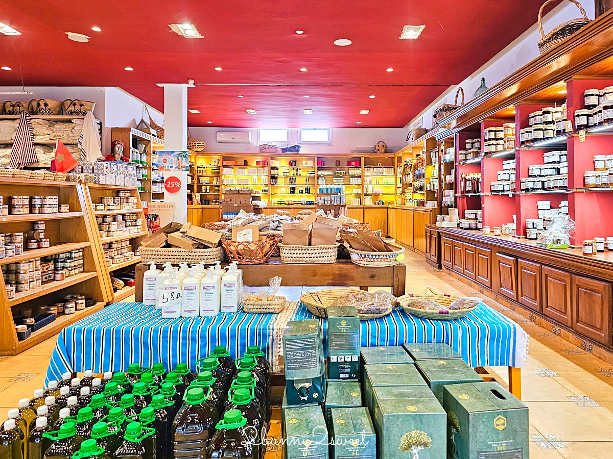 【摩洛哥伴手禮】APIA 必買阿甘油保養品牌＋咖啡餐廳實訪！菲斯往舍夫沙萬途中最舒服休息站 @兔兒毛毛姊妹花