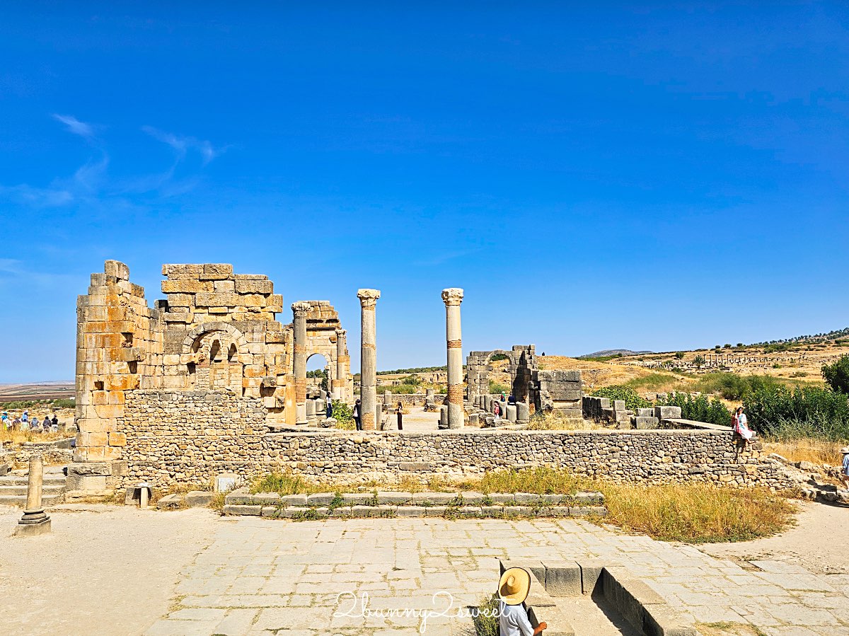 摩洛哥千年古城奇蹟！【瓦魯比利斯 Volubilis】世界遺產羅馬古城遺跡全攻略 @兔兒毛毛姊妹花