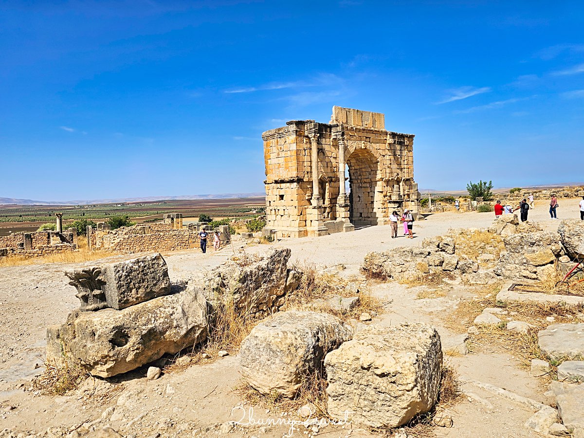 摩洛哥千年古城奇蹟！【瓦魯比利斯 Volubilis】世界遺產羅馬古城遺跡全攻略 @兔兒毛毛姊妹花