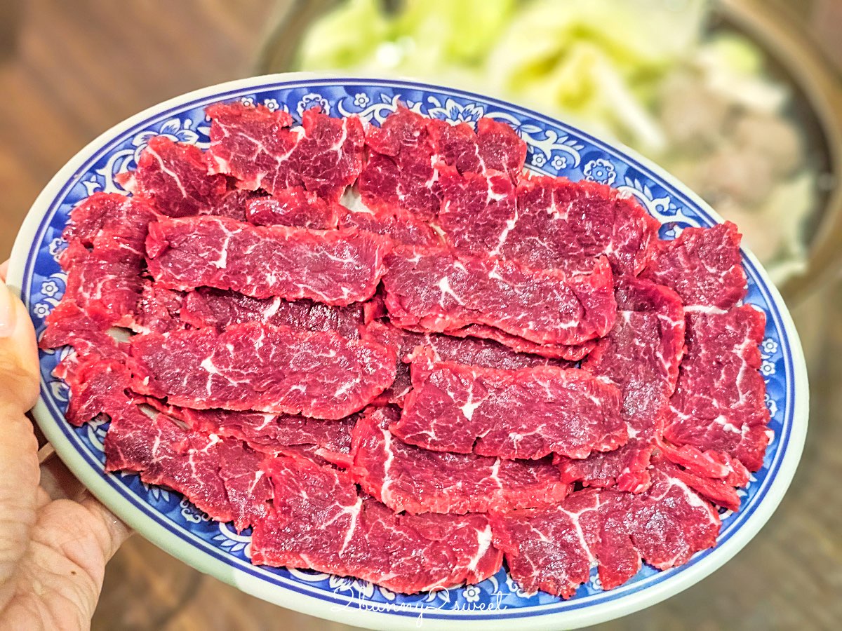 【牛鼎牛肉火鍋】台北民生社區也有台南產地直送溫體牛！清甜湯頭、厚切牛肉超鮮嫩 @兔兒毛毛姊妹花