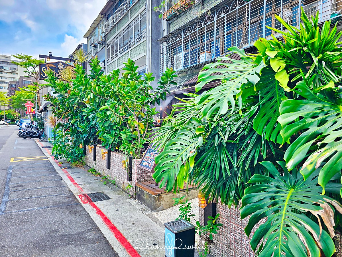 【ABV南洋餐酒館國館店】免出國吃正宗泰國菜配精釀啤酒，巨無霸火山排骨超霸氣 @兔兒毛毛姊妹花