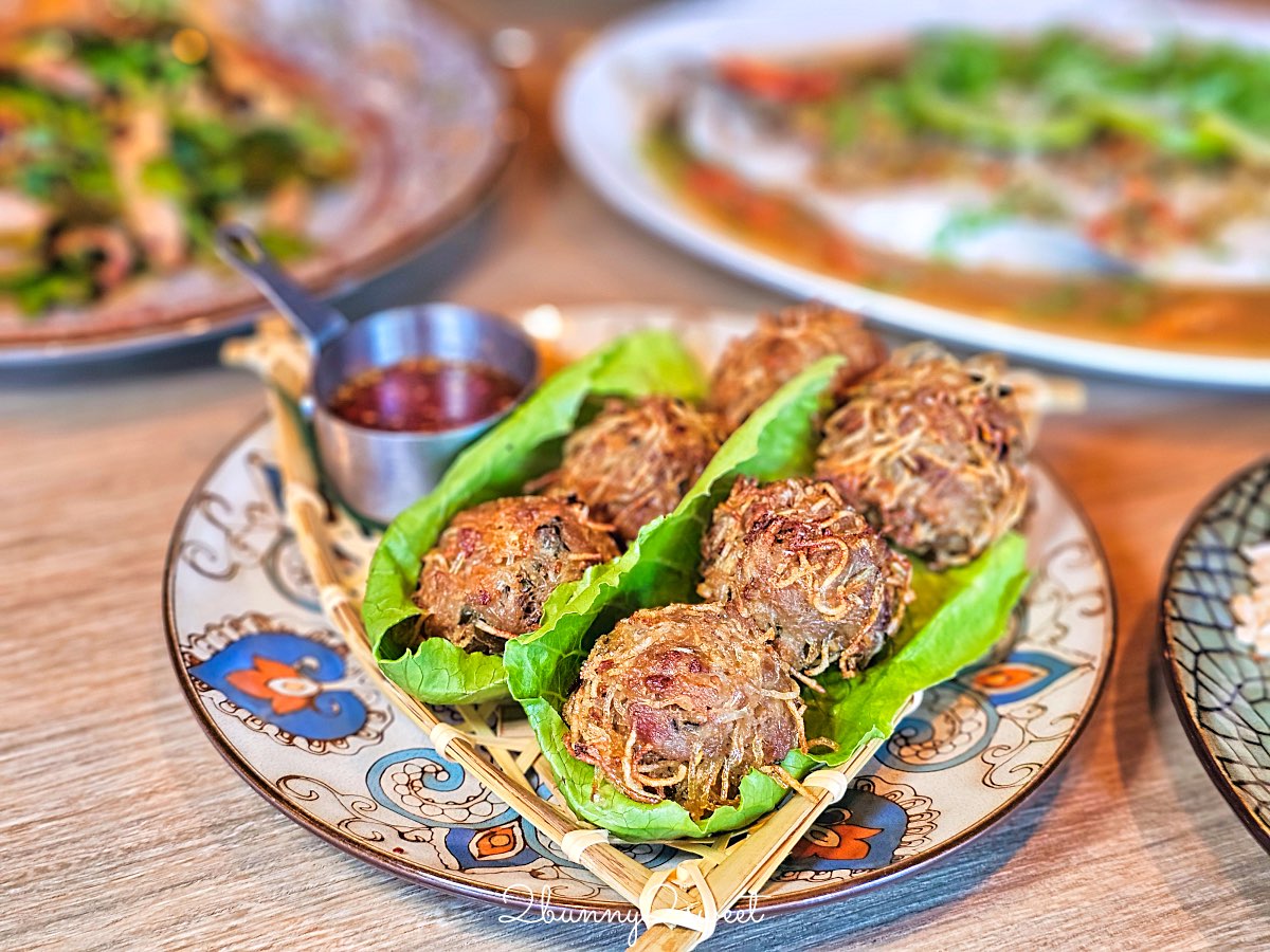 【ABV南洋餐酒館國館店】免出國吃正宗泰國菜配精釀啤酒，巨無霸火山排骨超霸氣 @兔兒毛毛姊妹花