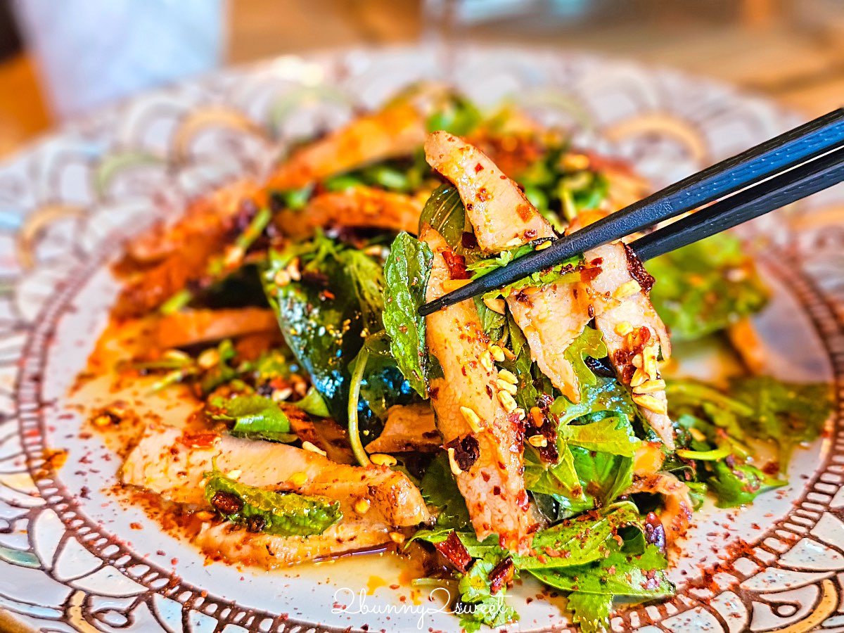 【ABV南洋餐酒館國館店】免出國吃正宗泰國菜配精釀啤酒，巨無霸火山排骨超霸氣 @兔兒毛毛姊妹花