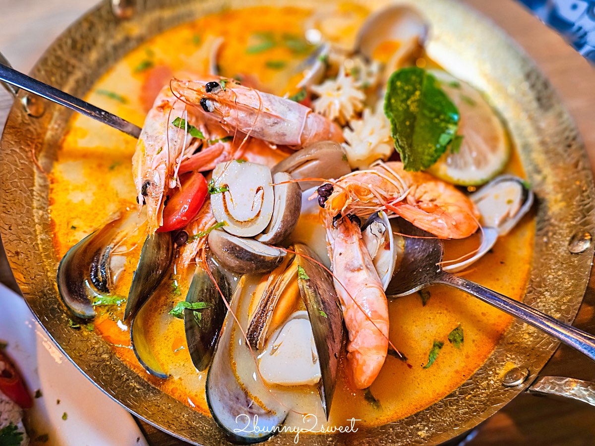 【ABV南洋餐酒館國館店】免出國吃正宗泰國菜配精釀啤酒，巨無霸火山排骨超霸氣 @兔兒毛毛姊妹花