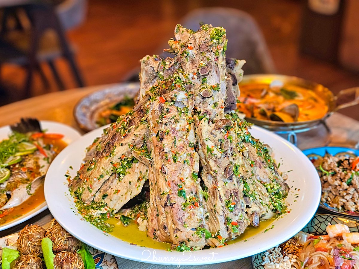 【ABV南洋餐酒館國館店】免出國吃正宗泰國菜配精釀啤酒，巨無霸火山排骨超霸氣 @兔兒毛毛姊妹花