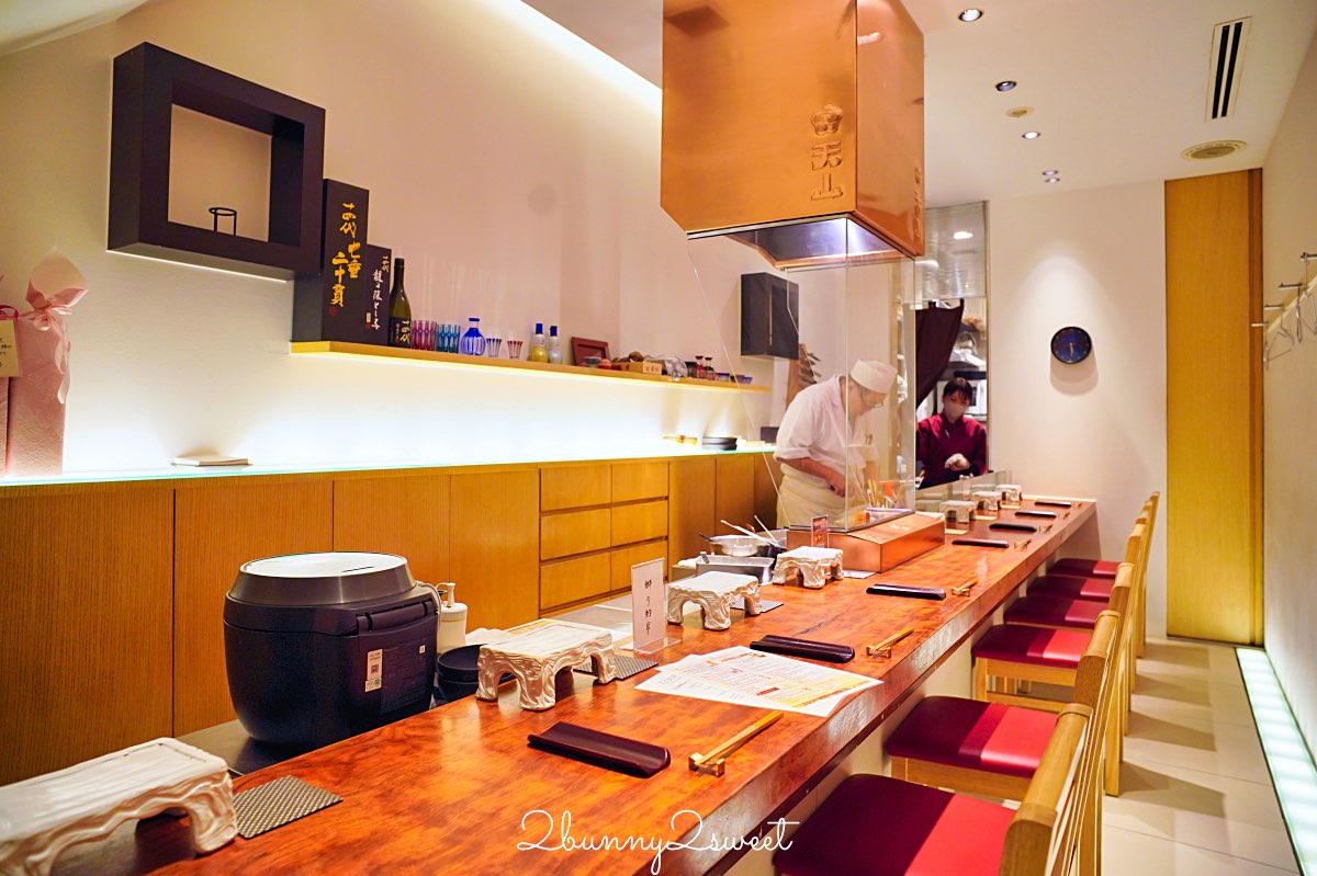 大阪美食【天婦羅天山】法善寺橫丁米其林等級天婦羅：現炸職人秀 × 嚴選旬味食材 × 二樓清酒吧 AWA 氛圍滿點！ @兔兒毛毛姊妹花