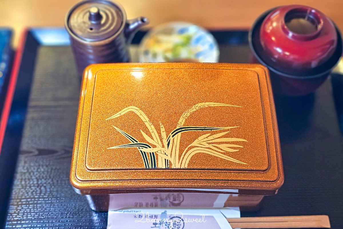 京都鰻魚飯【炭燒鰻 土井活鰻】伏見稻荷人氣炭火鰻魚名店！百年職人魂的炭香蒲燒鰻重 @兔兒毛毛姊妹花