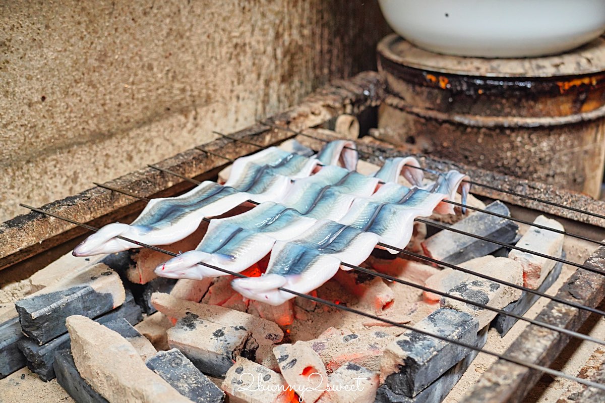 京都鰻魚飯【炭燒鰻 土井活鰻】伏見稻荷人氣炭火鰻魚名店！百年職人魂的炭香蒲燒鰻重 @兔兒毛毛姊妹花