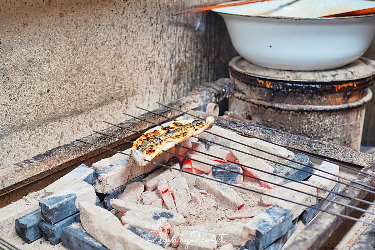 京都鰻魚飯【炭燒鰻 土井活鰻】伏見稻荷人氣炭火鰻魚名店！百年職人魂的炭香蒲燒鰻重 @兔兒毛毛姊妹花