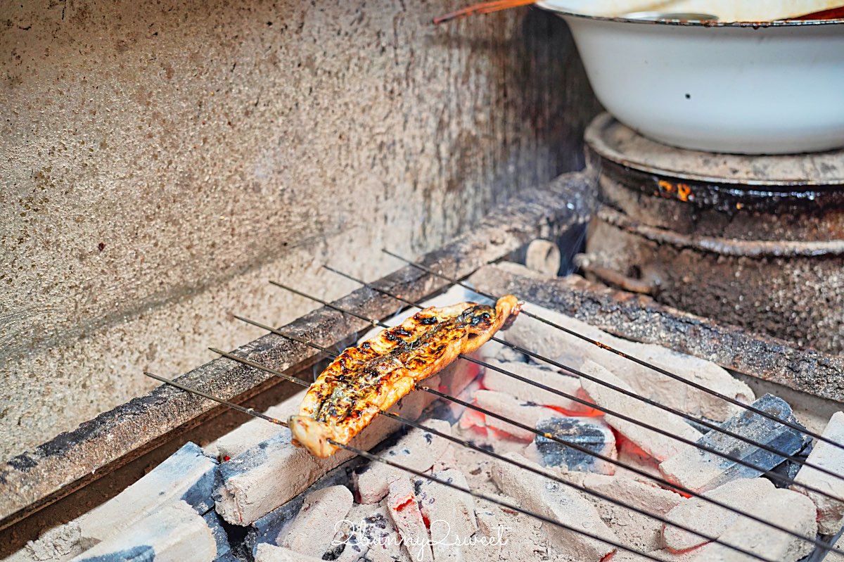 京都鰻魚飯【炭燒鰻 土井活鰻】伏見稻荷人氣炭火鰻魚名店！百年職人魂的炭香蒲燒鰻重 @兔兒毛毛姊妹花