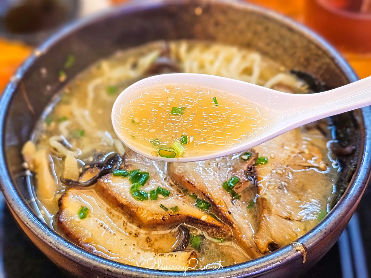 【Niku Gottsuo Ramen】鳥取米子牛骨拉麵名店：必吃濃郁湯頭，肉量爆棚的超滿足系拉麵！ @兔兒毛毛姊妹花