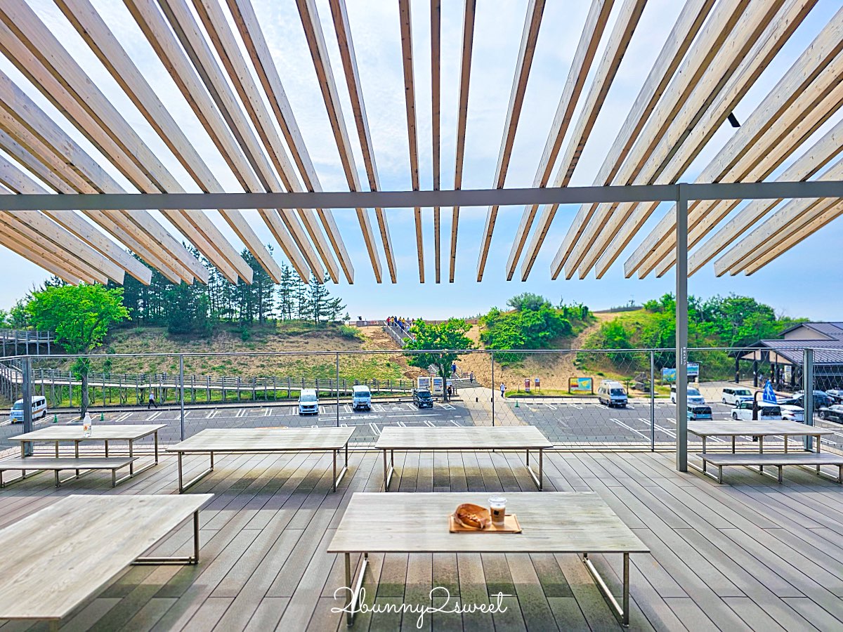 【Takahama Café 高濱咖啡】隈研吾操刀木質系咖啡館！面對鳥取砂丘絕美露台太好拍 @兔兒毛毛姊妹花