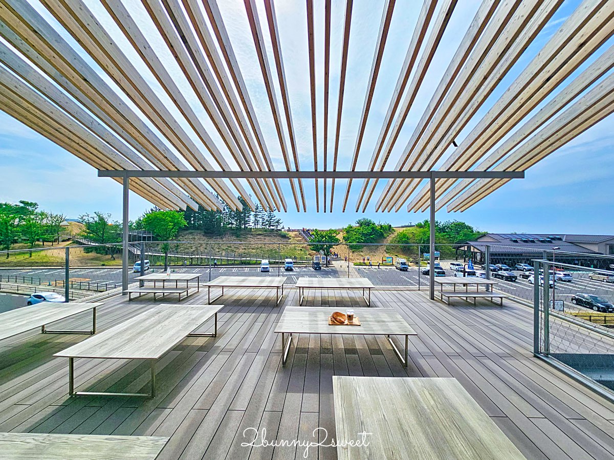 【Takahama Café 高濱咖啡】隈研吾操刀木質系咖啡館！面對鳥取砂丘絕美露台太好拍 @兔兒毛毛姊妹花