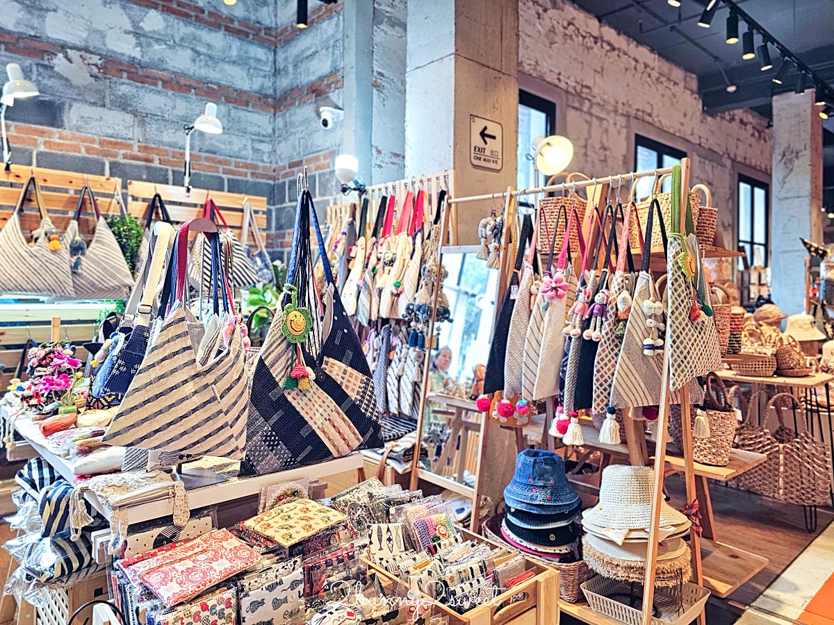 【One Nimman】清邁最美文青商場～在地設計品牌、香氛選物、貓咪咖啡、米其林餐廳一次逛透！ @兔兒毛毛姊妹花